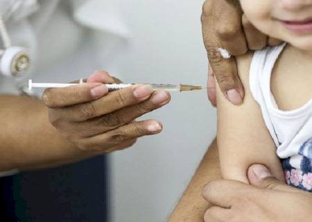 Secretários de saúde aprovam decisão do governo de não exigir pedido médico para vacinação de crianças