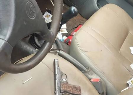 Polícia Civil divulga imagem de arma deixada por suspeitos de assassinarem pai e filho em Amambai