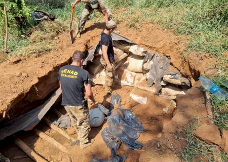 Senad encontra 600 sacos de maconha avaliados em US$ 5 milhões enterrados na fronteira