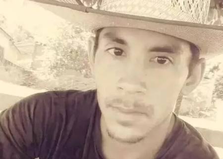 Motociclista morre após colisão com caminhão na região de Jateí
