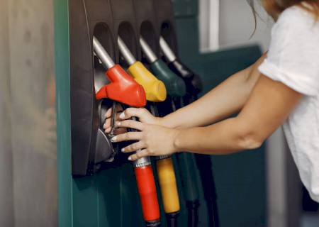 Justiça dá 72 horas a governo e Petrobras para que expliquem aumento do preço dos combustíveis