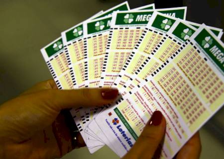 Mega-Sena volta a acumular e prêmio está estimado em R$ 165 milhões