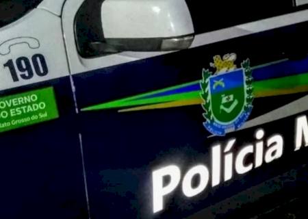 Mulher é detida por agredir marido com um garfo durante bebedeira em Fátima do Sul