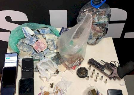 PC de Ivinhema prende dois por tráfico e fecha boca de fumo em frente de escola municipal