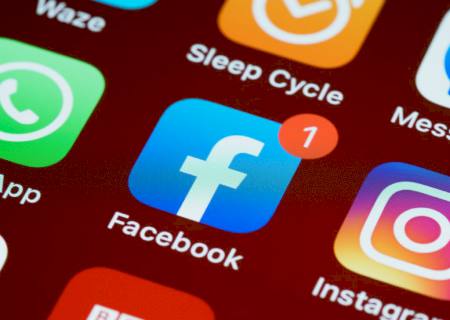 UE aprova conjunto de regras para Google, Facebook e outros gigantes da tecnologia