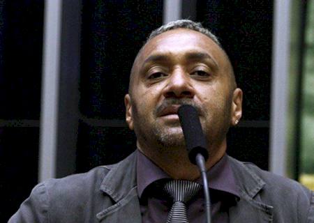 PL transfere número de urna para Eduardo Bolsonaro e Tiririca ameaça desistir de candidatura