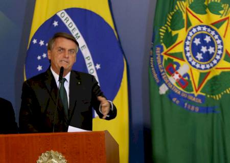 Presidente sanciona teto de ICMS e veta benefícios a estados