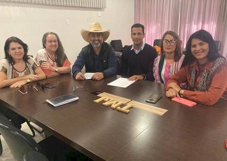 Município de Ivinhema concede reposição salarial a professores da Rede Municipal