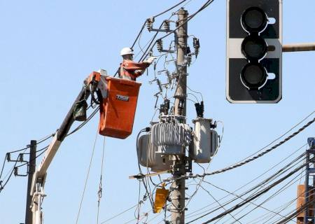 Governo anuncia fim da tarifa extra para consumidores de energia