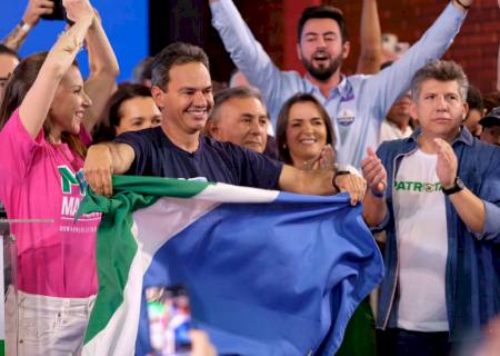 Aclamado como governador do povo, Marquinhos é oficializado candidato com Viviane Orro a vice
