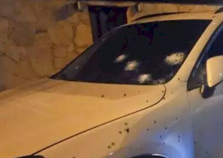 Casa e carro de policial são alvejados com mais de 100 tiros na fronteira