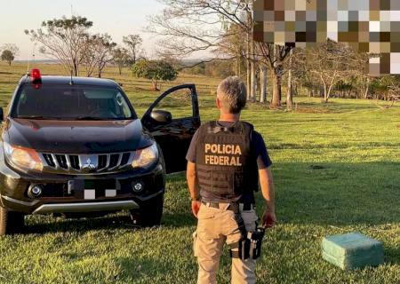 Fardos de cocaína foram arremessados de avião bimotor incendiado em Mirante do Paranapanema