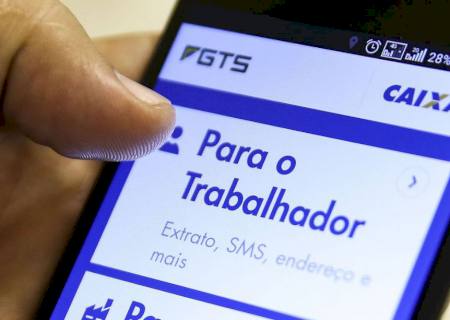 Entenda como aposentado que trabalha pode sacar FGTS