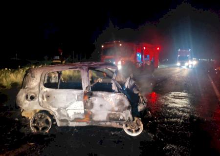 Motorista morre carbonizado após colidir contra caminhão em Nova Andradina