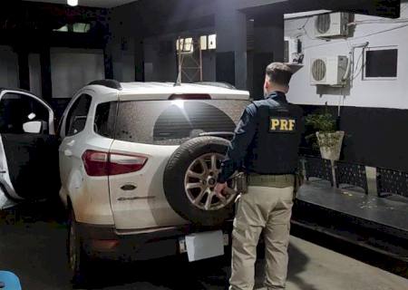 PRF apreende 888 quilos de maconha e recupera veículo em Três Lagoas