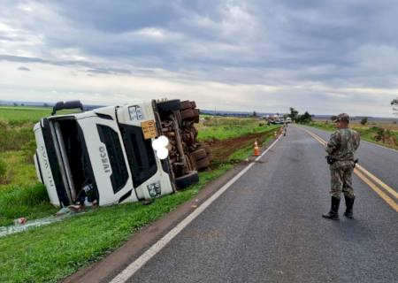 Polícia Ambiental autua empresa paranaense por transporte ilegal de cerca de 60 mil litros de álcool