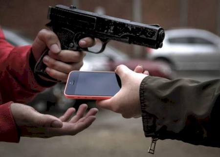 Para 86% dos brasileiros, medo de ter celular roubado supera temor por roubo da carteira