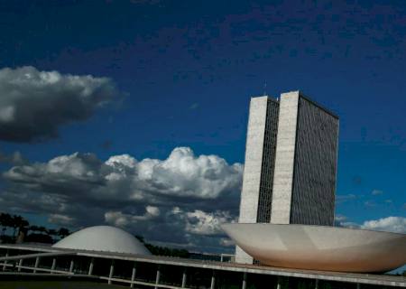 Congresso aprova Orçamento com salário mínimo de R$ 1.320 para 2023