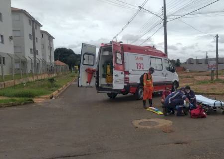 Colisão entre moto e bicicleta é registrada próximo ao condomínio Zulmira Cesar de Oliveira