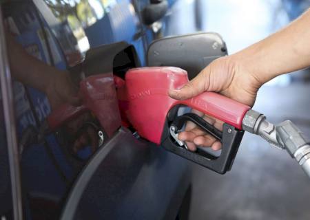 Retorno de impostos pode encarecer gasolina em R$ 0,69 e álcool em R$ 0,24