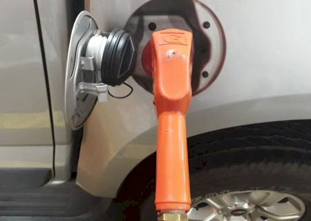 Após volta de impostos, preço médio do litro da gasolina sobe R$ 0,17 nos postos, aponta ANP