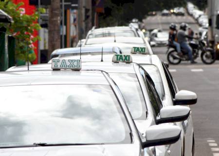 Taxistas contam com isenção de ICMS na compra de veículos elétricos e híbridos