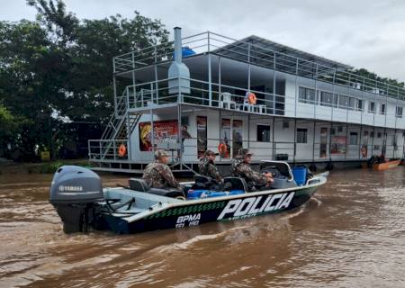 Polícia Ambiental de Coxim fiscaliza 22 lanchas de grande porte e embarcações de pesca amadora e profissional