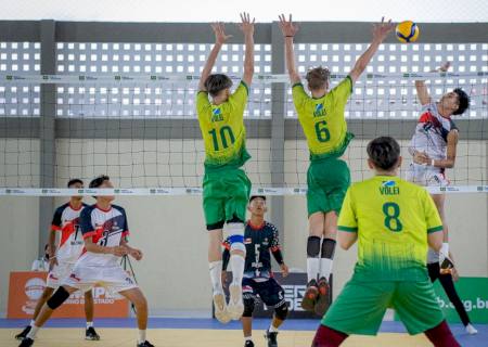 Nova Andradina recebe curso sobre atualizações de regras do voleibol