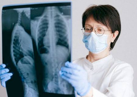 Anvisa flexibiliza uso de máscaras em hospitais