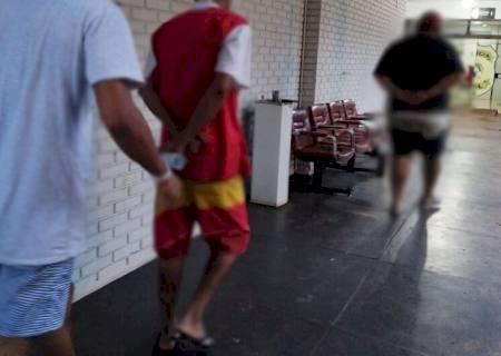 Duas adolescentes são resgatadas bêbadas em casa de prostituição em Dourados
