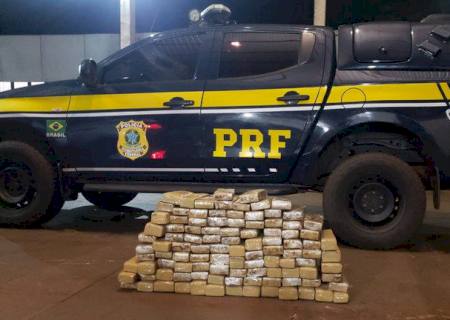 PRF apreende carro com quase 100 kg de maconha na BR-267 em Maracaju