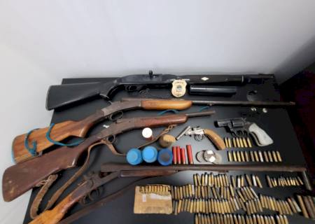 Idoso é preso pela Polícia Civil com arsenal em Brasilândia
