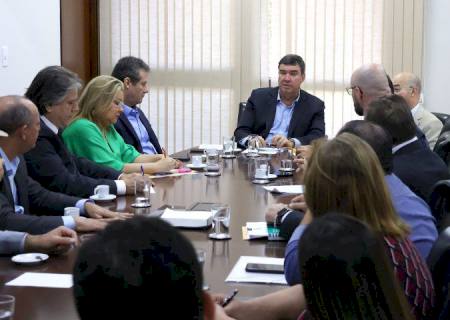 Riedel discute soluções para demandas da saúde apresentadas por prefeitos do Vale do Ivinhema