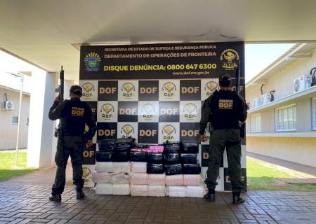 Traficantes fogem do DOF e abandonam picape com quase meia tonelada de maconha em Eldorado