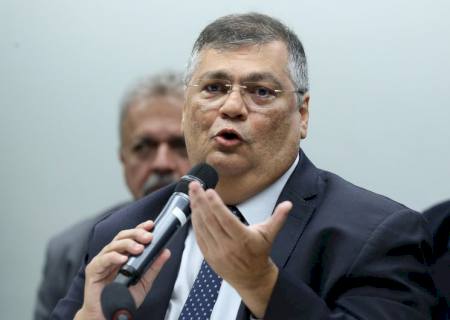 Dino defende mudança na lei para enquadrar facções como terroristas