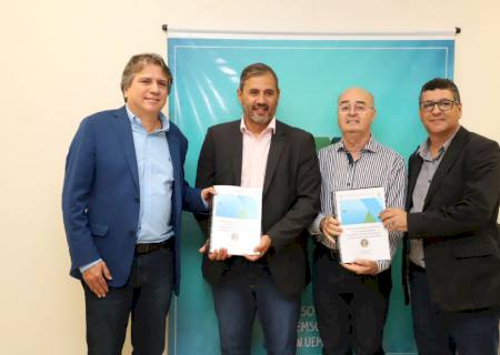 Gilberto Garcia comemora anúncio do Curso de Engenharia Civil para a UEMS de Nova Andradina