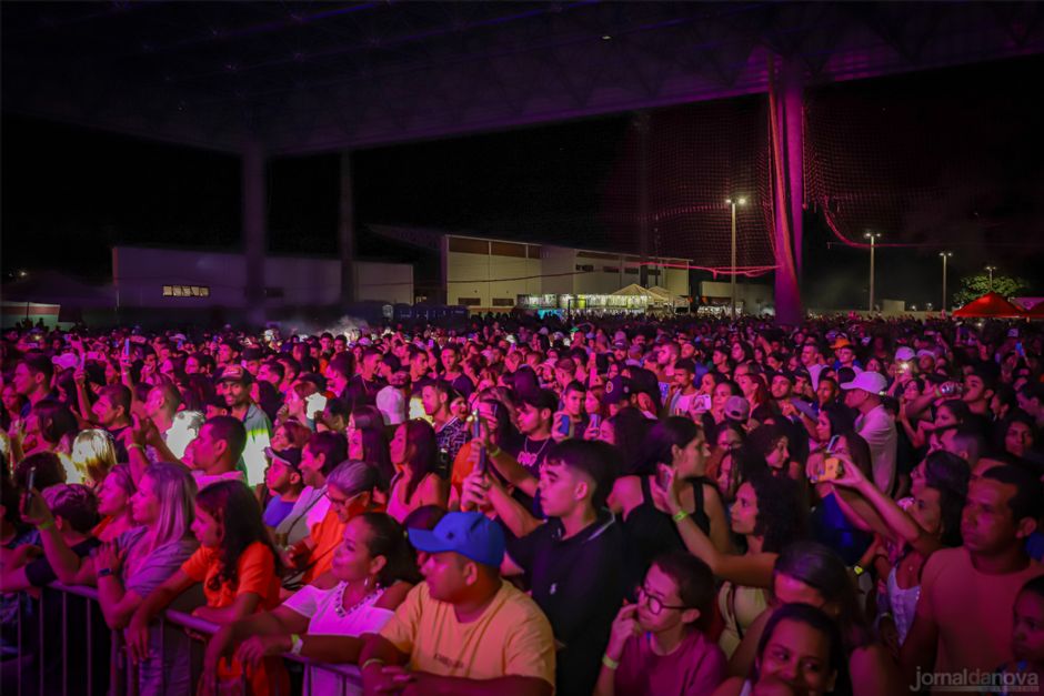 Noite inesquecível: Talento, carisma e simpatia marcam o show de Felipe Araújo em Nova Andradina
