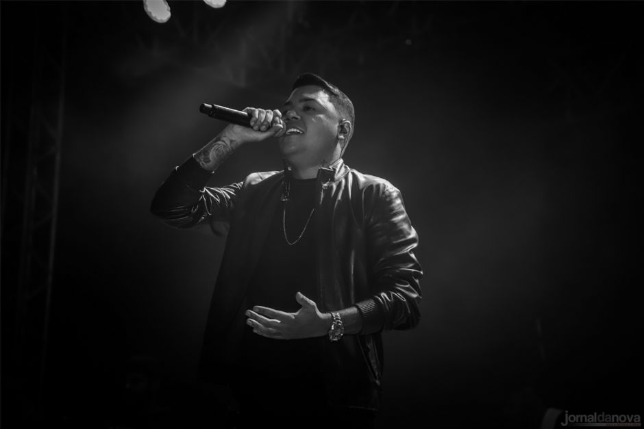 Noite inesquecível: Talento, carisma e simpatia marcam o show de Felipe Araújo em Nova Andradina