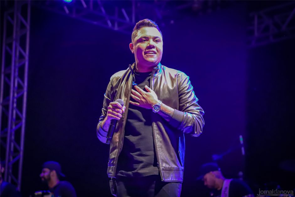 Noite inesquecível: Talento, carisma e simpatia marcam o show de Felipe Araújo em Nova Andradina