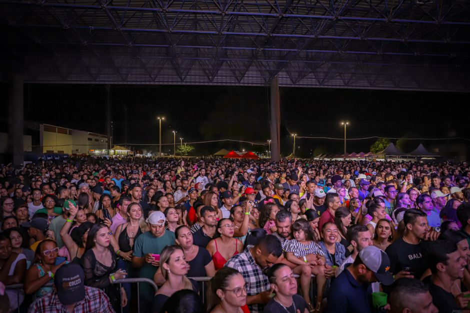 Noite inesquecível: Talento, carisma e simpatia marcam o show de Felipe Araújo em Nova Andradina