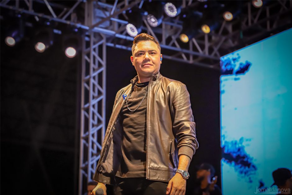 Noite inesquecível: Talento, carisma e simpatia marcam o show de Felipe Araújo em Nova Andradina