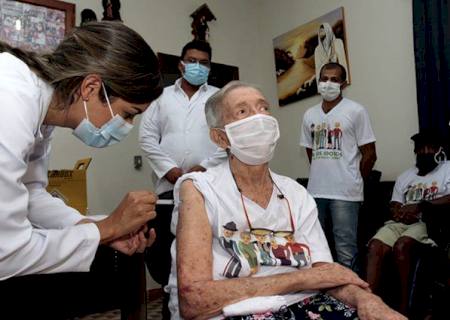 Covid-19: SES recomenda dose de reforço da vacina Bivalente para idosos e imunocomprometidos
