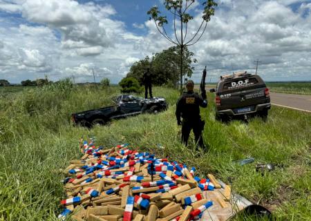 Caminhonete fura bloqueio do DOF e capota com quase uma tonelada de maconha em Maracaju