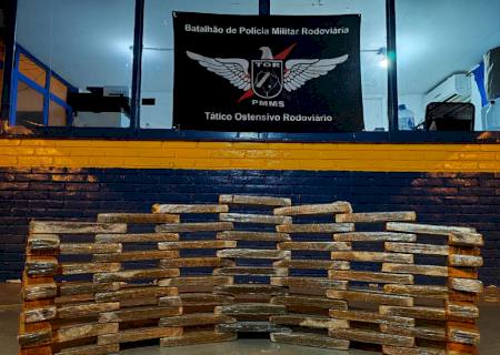 Após tentativa de fuga, Polícia Militar Rodoviária prende dupla por tráfico de drogas em Amambai