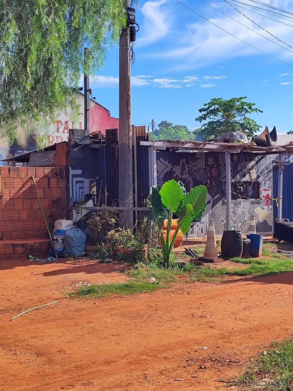Casa onde homem foi morto em Batayporã é incendiada e polícia investiga ligação com assassinato