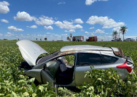 Motorista perde controle da direção e capota veículo na MS-386