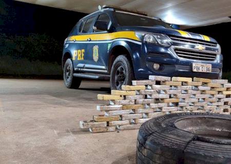 PRF encontra mais de 100 kg de cocaína em estepes de caminhão em MS