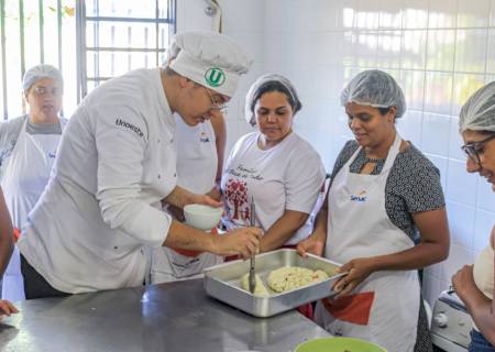 Curso de fabricação de salgados para festa forma participantes em Nova Andradina
