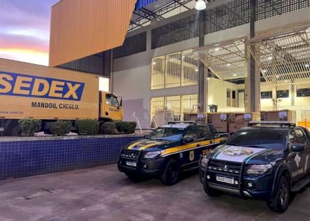 Ação conjunta apreende caminhão dos Correios com mercadorias ilegais em Dourados
