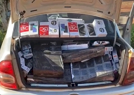 Carro, pacotes de cigarros e aparelhos eletrônicos são apreendidos em Nova Andradina pela Força Tática